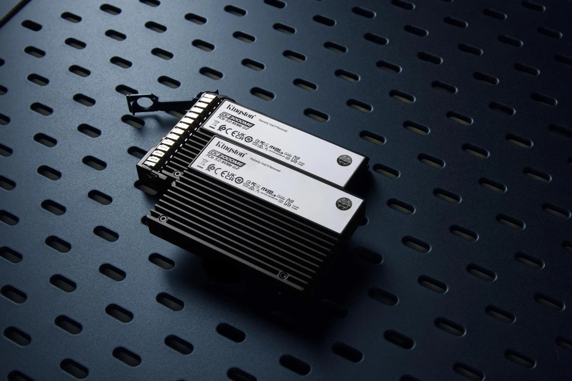 SSD KINGSTON SSD series DC3000ME 3.84TB NVMe NAND flash technology 3D TLC Write speed 5800 MBytes/sec Read speed 14000 MBytes/sec Form Factor U.2 TBW 7.008 TB MTBF 2000000 hours SEDC3000ME/3T8 - Image 7