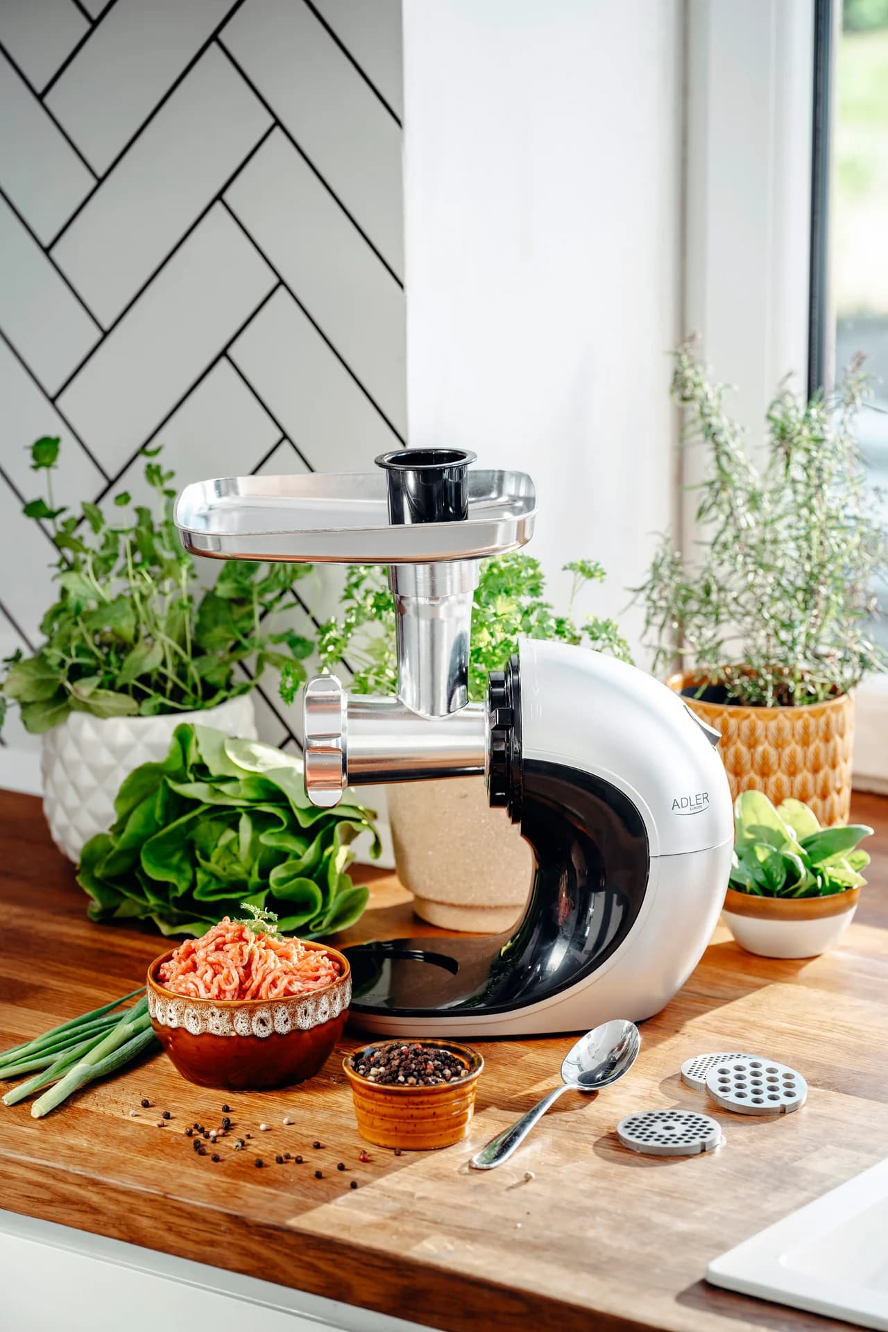 Adler   Slow-speed juicer 3in1 - Meat mincer, Juicer, Vegetable grater   AD 4131   Type  Slow Juicer   Stainless Steel   150 W   Number of speeds 1   90-105 RPM - Image 10