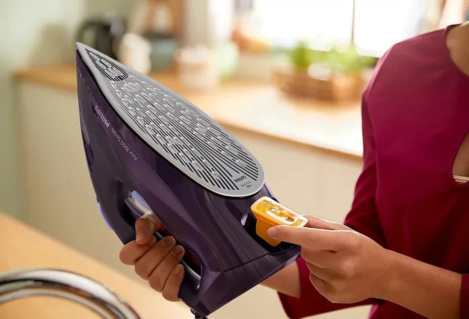 Philips DST7051/30 7000 Series Steam Iron 2800 W Water tank capacity 300 ml Continuous steam 50 g/min Dark purple Steam boost performance 250 g/min - Image 4