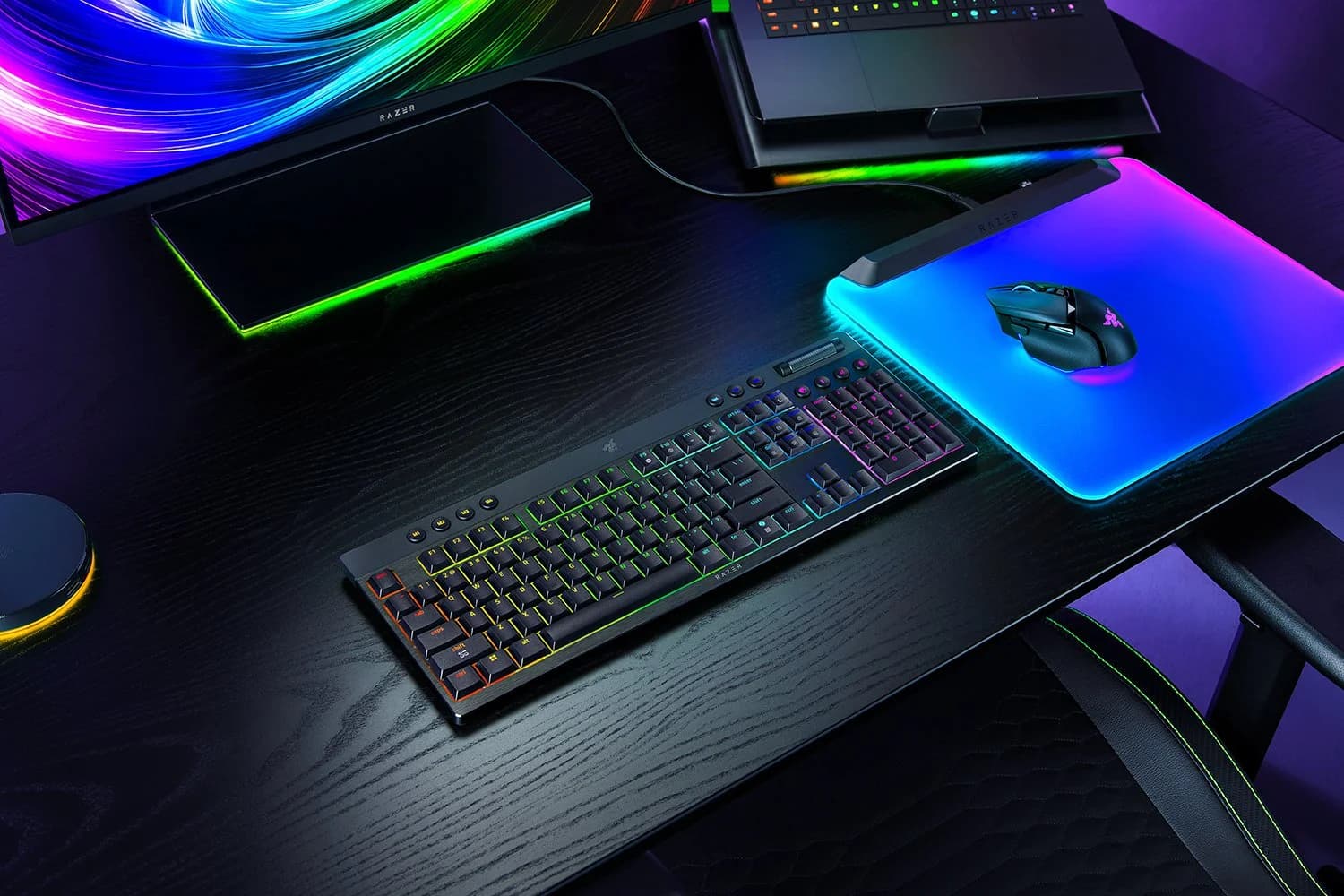 Razer   BlackWidow V4 Low-profile HyperSpeed   Gaming Keyboard   Wireless   US   2.4GHz, Bluetooth, USB-C   Yellow Linear - Image 4