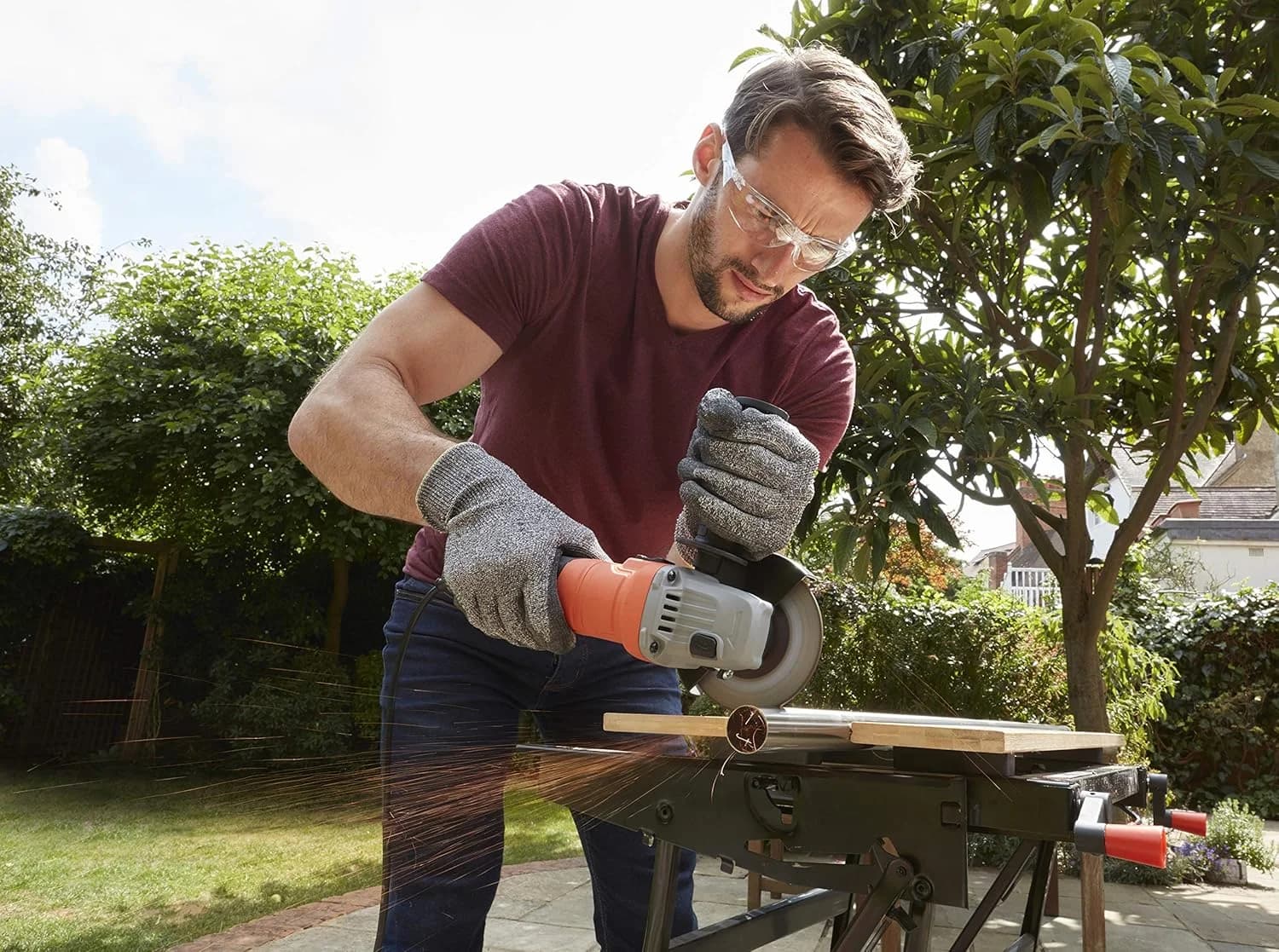 Black&Decker Angle Grinder BEG010-QS 710W Small BLACK & DECKER - Image 4