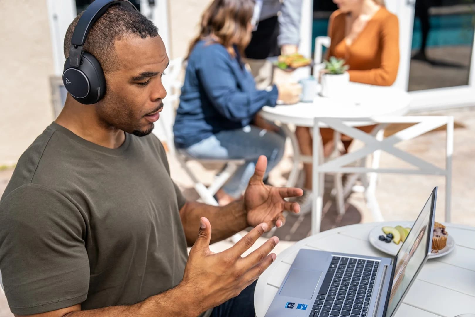 Poly Voyager Surround 80 UC Microsoft Teams Certified USB-C Headset +USB-C/A Adapter - Image 3